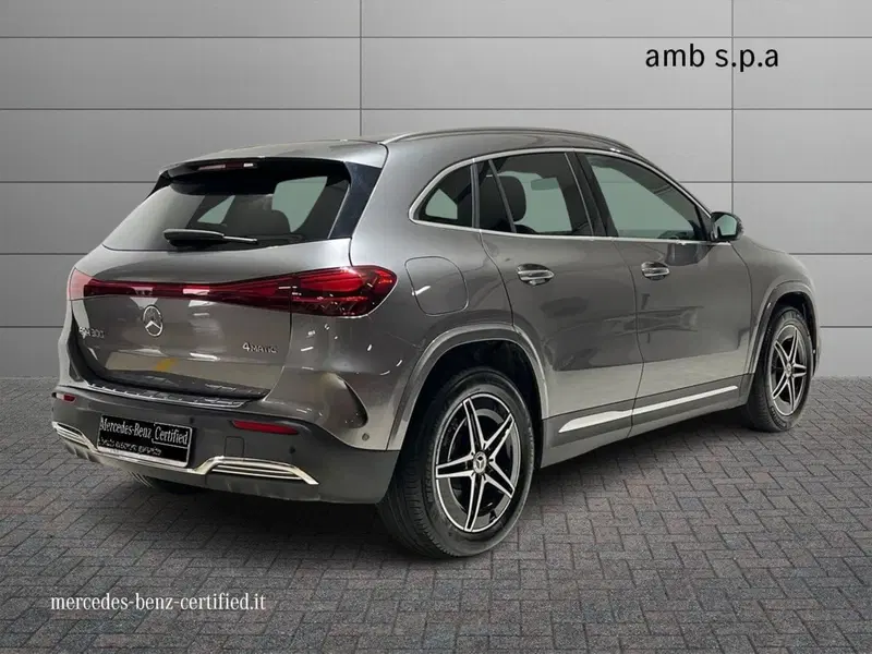 Mercedes-Benz EQA usata a Napoli (2)