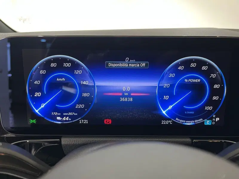 Mercedes-Benz EQA usata a Napoli (7)