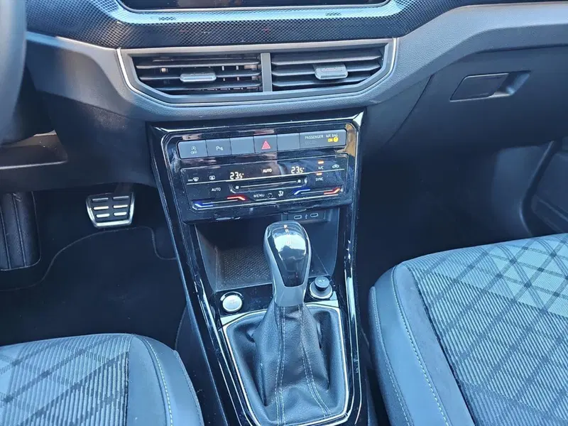 Volkswagen T-Cross usata a Lecco (13)