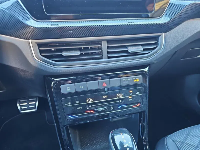 Volkswagen T-Cross usata a Lecco (14)