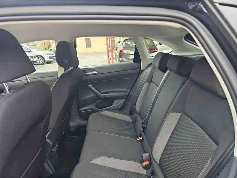 Volkswagen Taigo usata a Lecco (12)