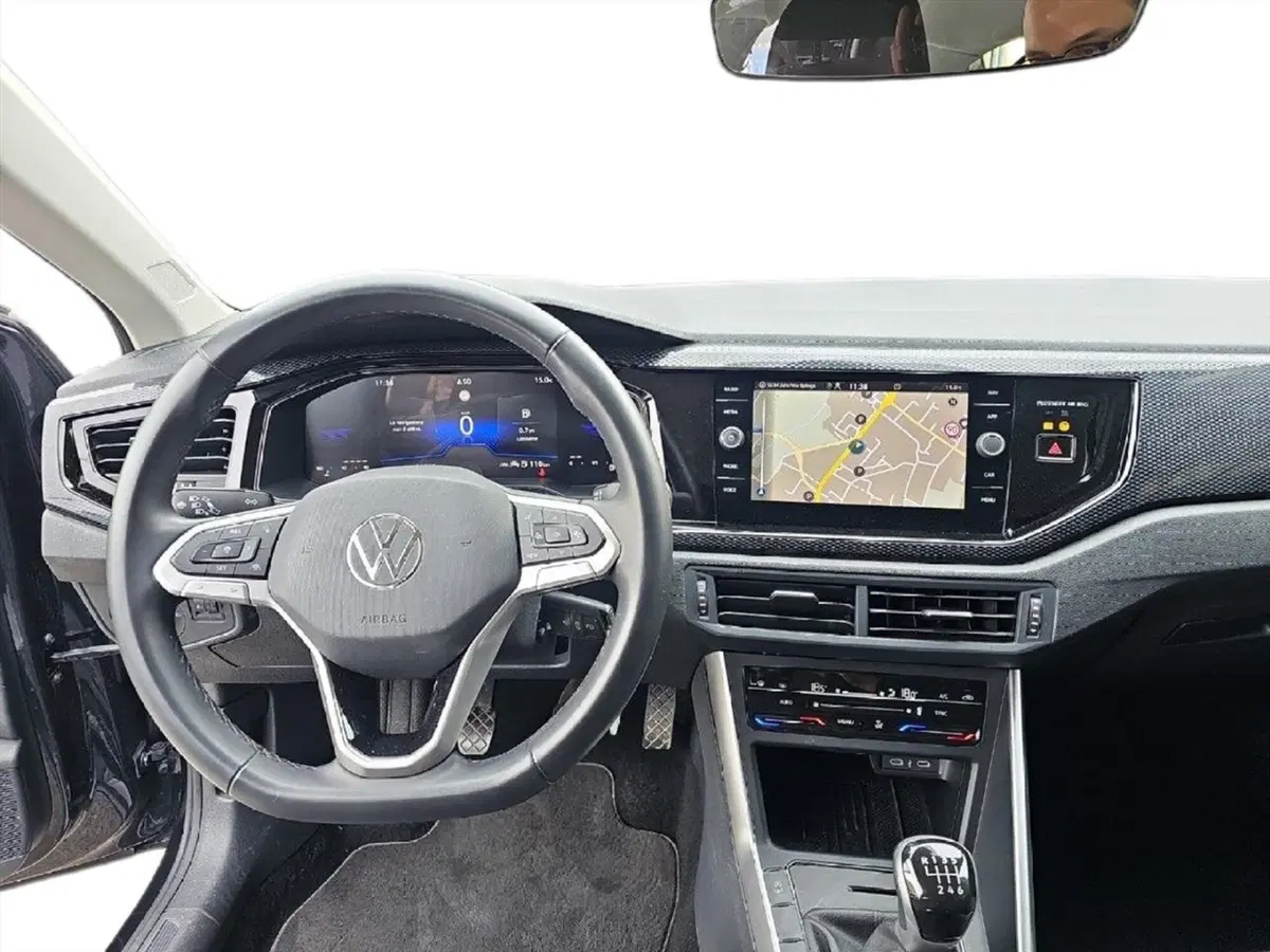 Volkswagen Taigo usata a Lecco (9)