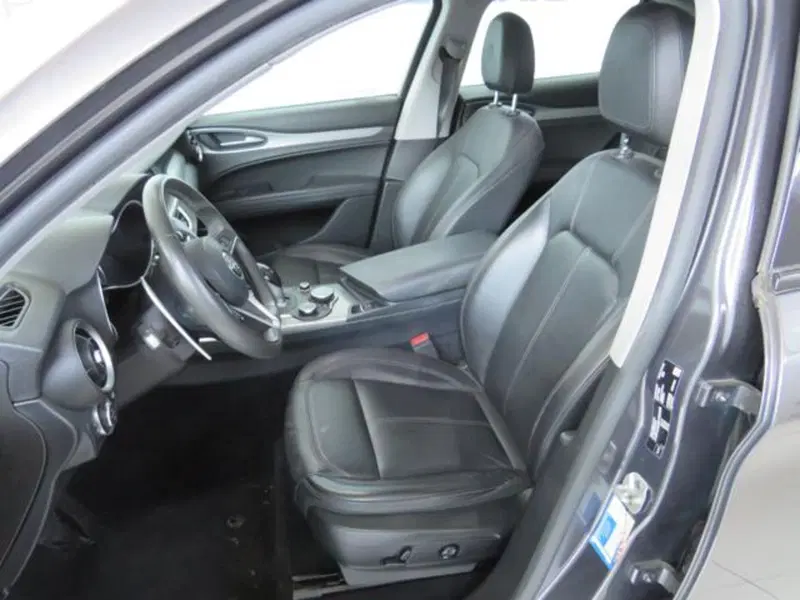 Alfa Romeo Stelvio usata a Lodi (10)