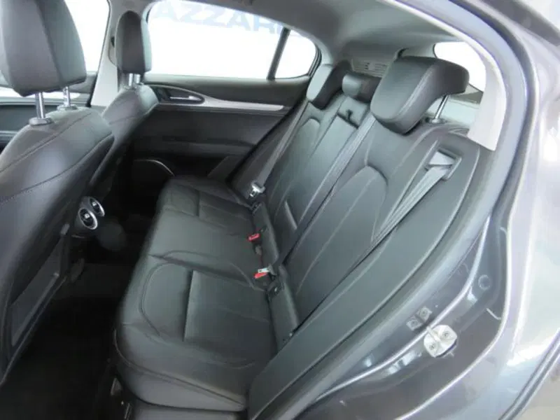 Alfa Romeo Stelvio usata a Lodi (11)