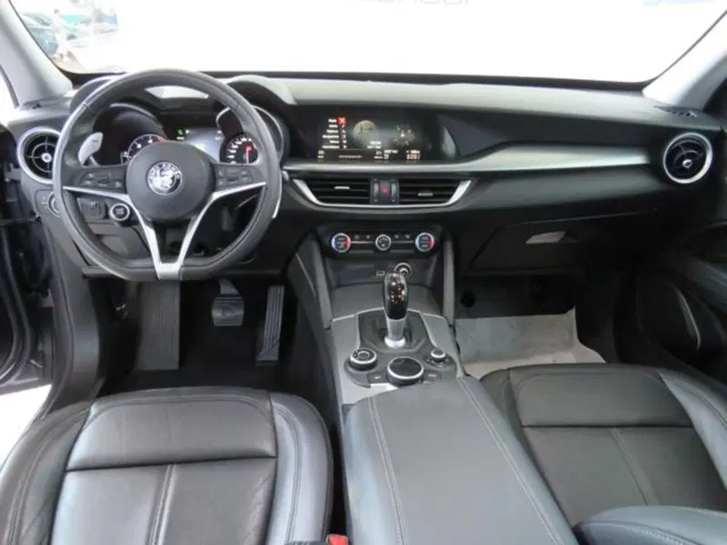 Alfa Romeo Stelvio usata a Lodi (13)