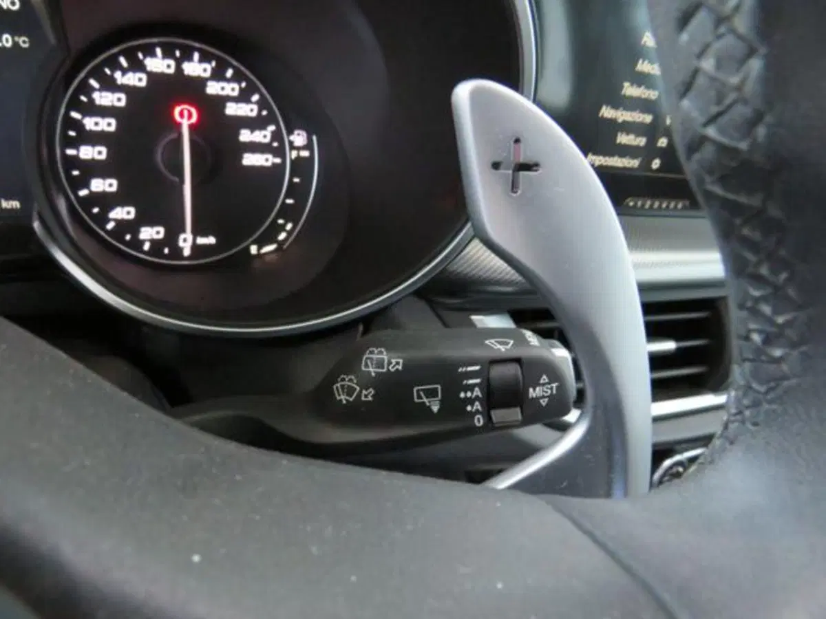 Alfa Romeo Stelvio usata a Lodi (14)