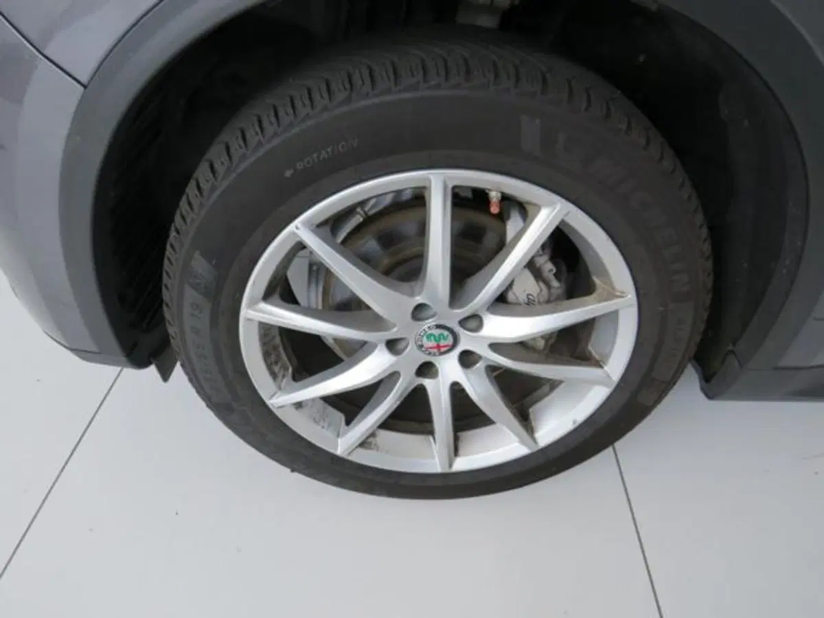 Alfa Romeo Stelvio usata a Lodi (15)