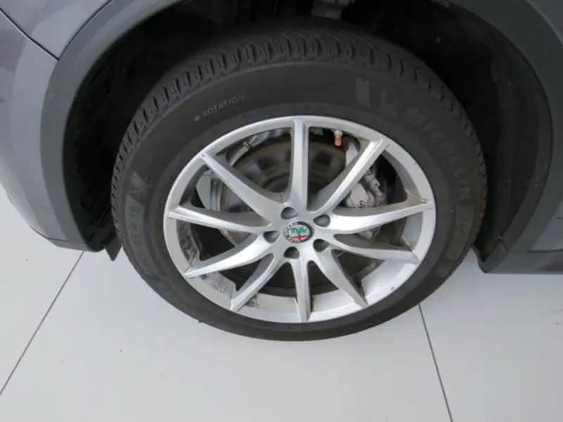 Alfa Romeo Stelvio usata a Lodi (15)