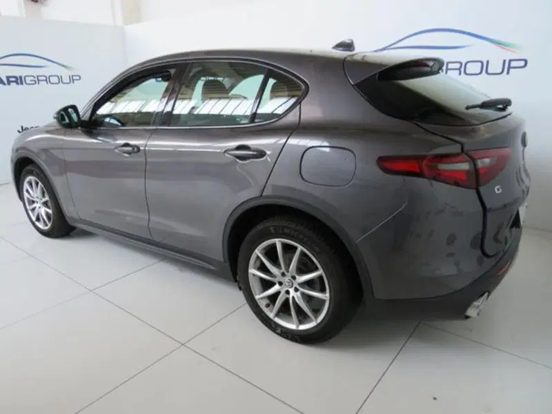 Alfa Romeo Stelvio usata a Lodi (4)