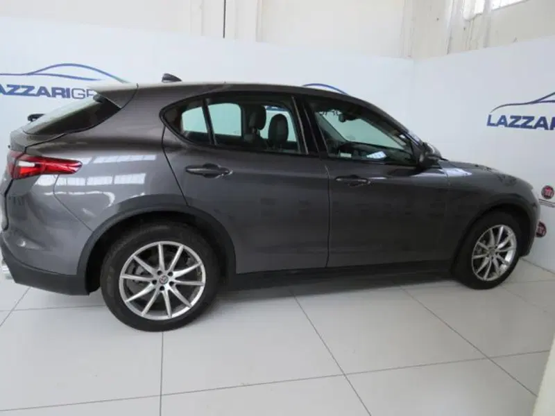 Alfa Romeo Stelvio usata a Lodi (6)