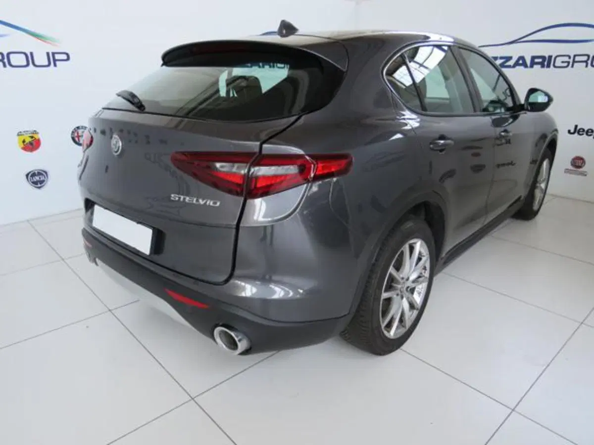 Alfa Romeo Stelvio usata a Lodi (7)