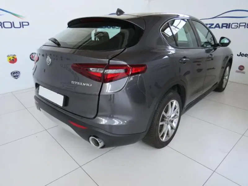 Alfa Romeo Stelvio usata a Lodi (7)