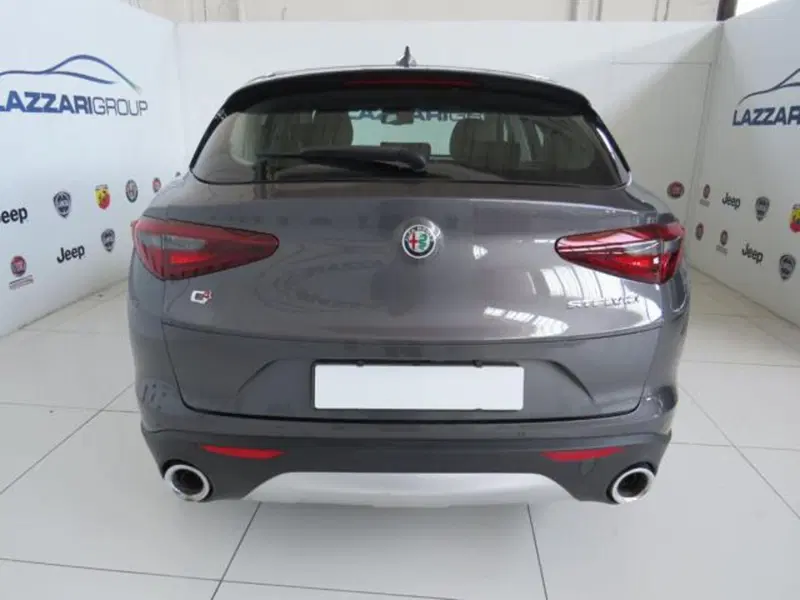 Alfa Romeo Stelvio usata a Lodi (8)