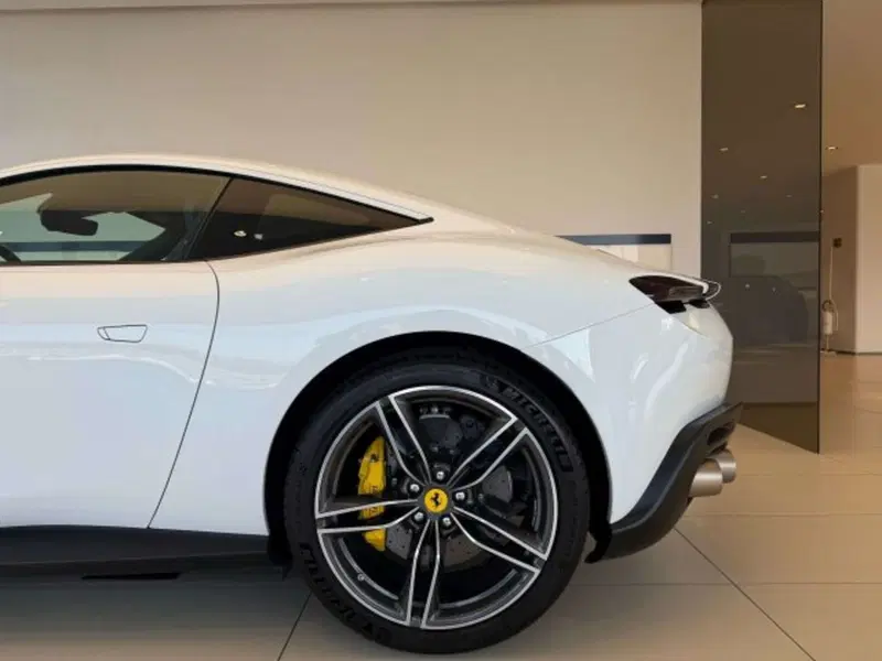 Ferrari Roma Spider usata a Torino (12)