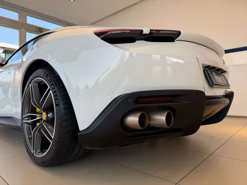 Ferrari Roma Spider usata a Torino (13)