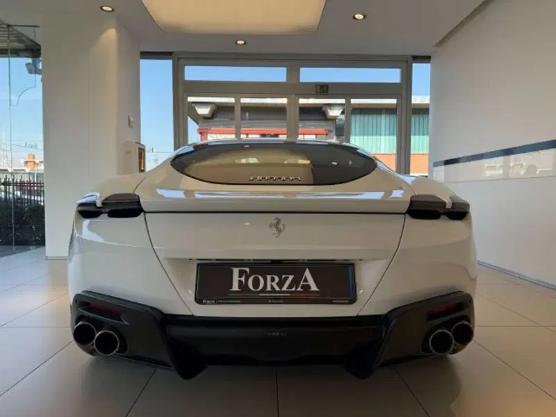 Ferrari Roma Spider usata a Torino (15)