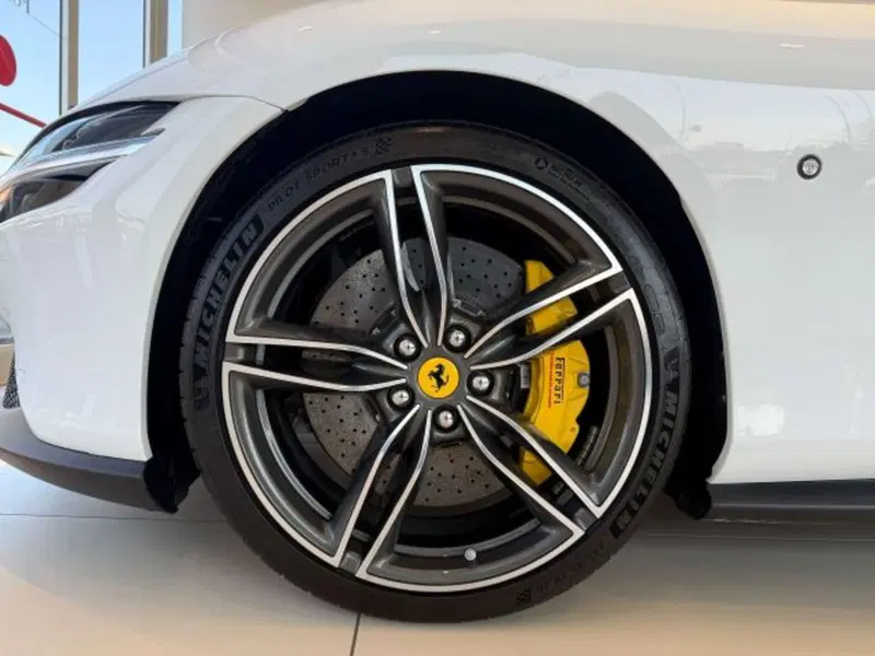 Ferrari Roma Spider usata a Torino (4)
