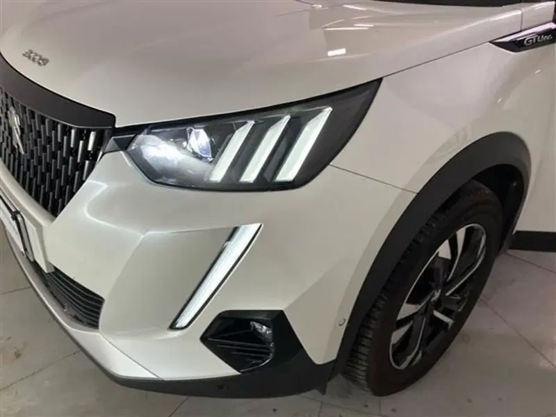Peugeot 2008 usata a Como (6)