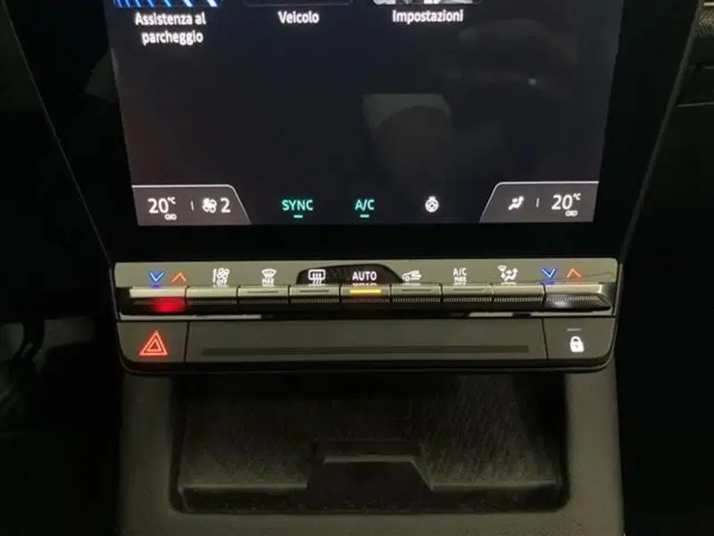 Renault Megane E-Tech Electric usata a Como (20)