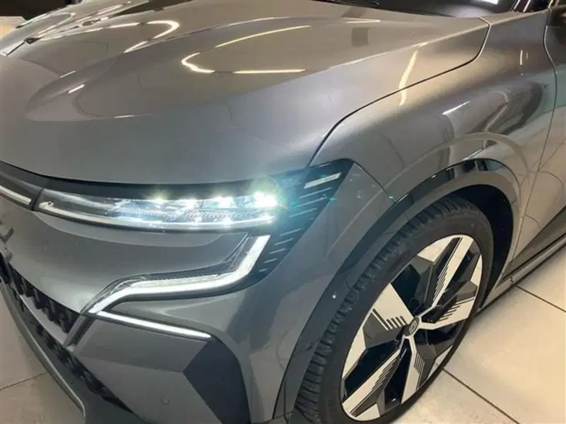 Renault Megane E-Tech Electric usata a Como (7)