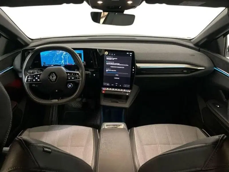 Renault Megane E-Tech Electric usata a Como (9)