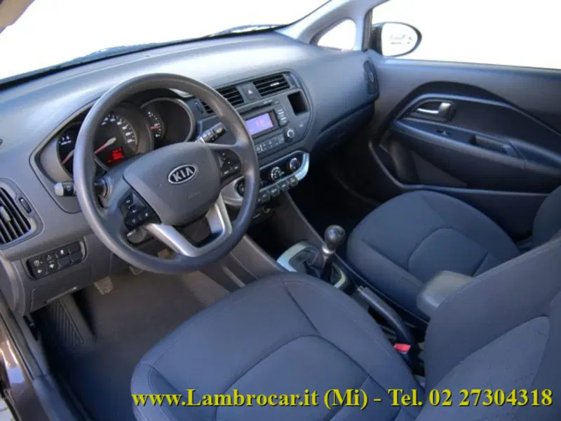 Kia Rio usata a Milano (3)