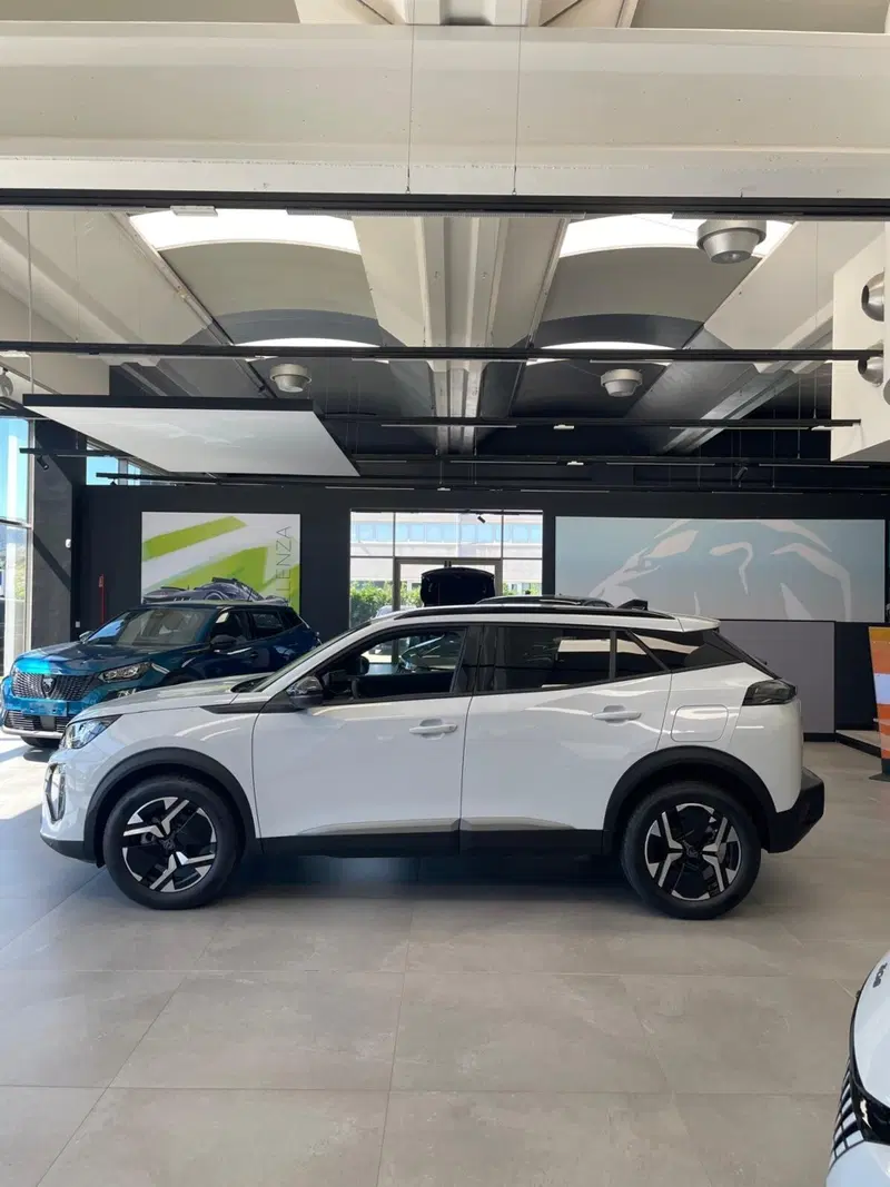 Peugeot 2008 nuova a Sassari (12)