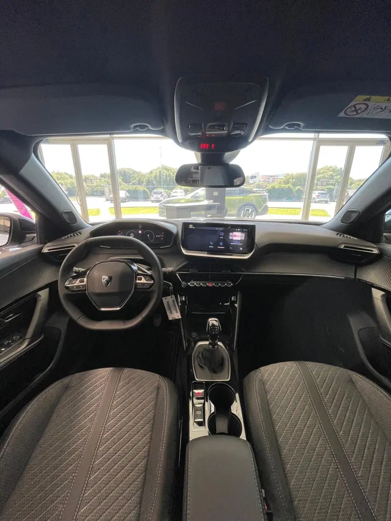 Peugeot 2008 nuova a Sassari (16)
