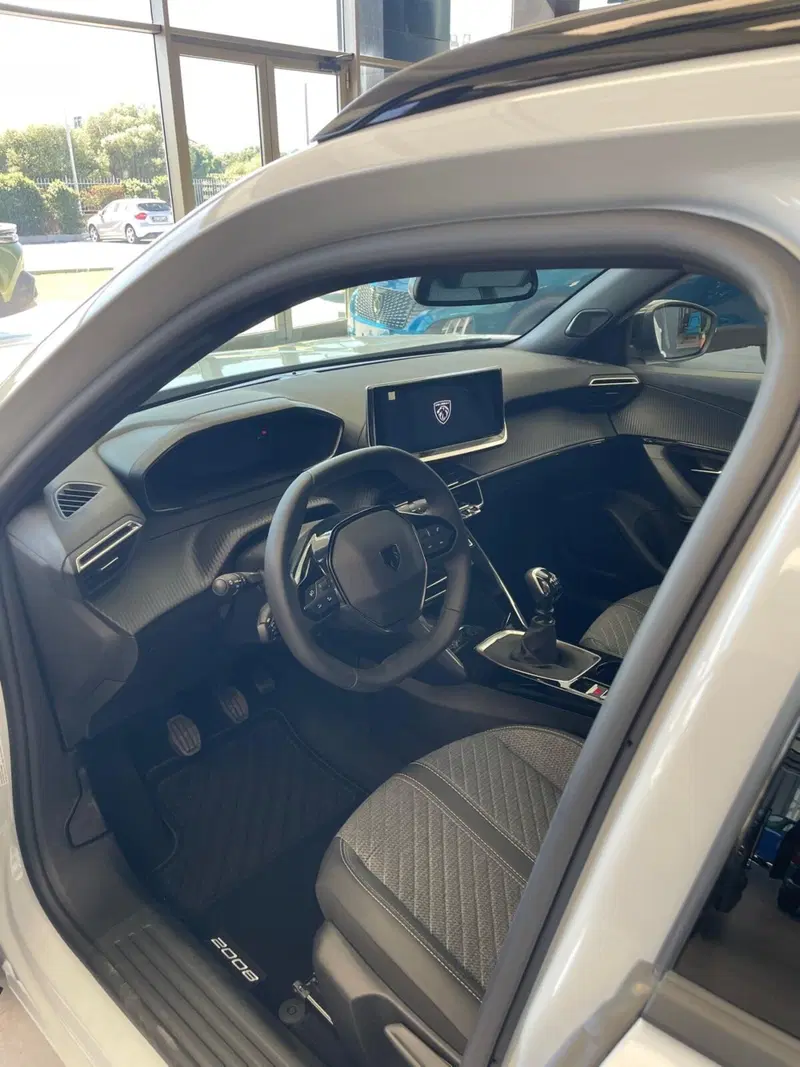 Peugeot 2008 nuova a Sassari (3)
