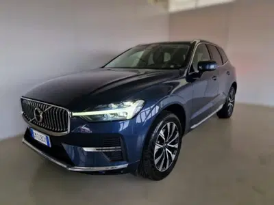 Volvo XC60 B4 automatico Plus Bright del 2023 usata a Modena