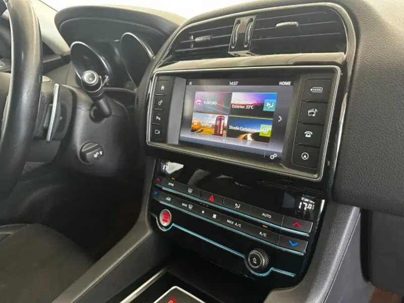 Jaguar F-Pace usata a Modena (16)