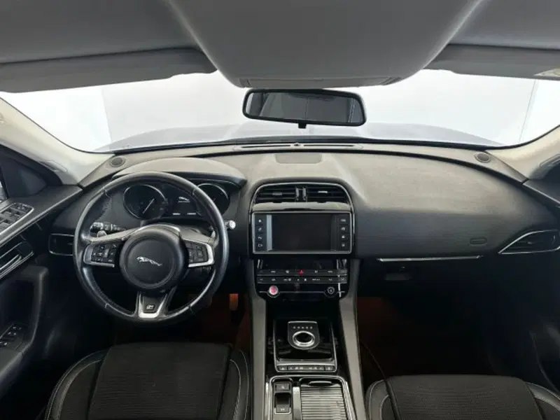 Jaguar F-Pace usata a Modena (8)
