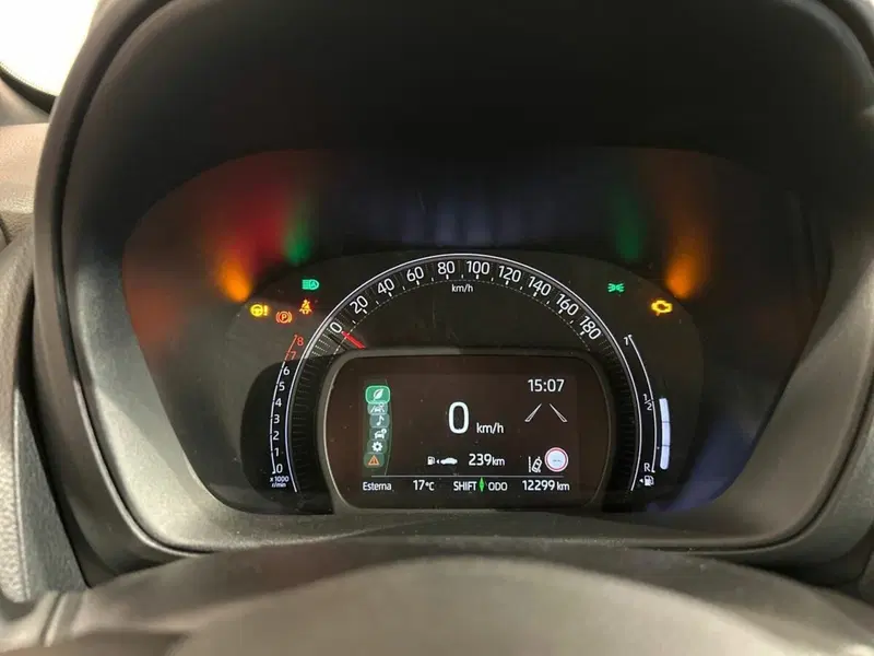 Toyota Aygo X usata a Lecco (10)