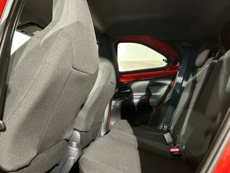 Toyota Aygo X usata a Lecco (11)