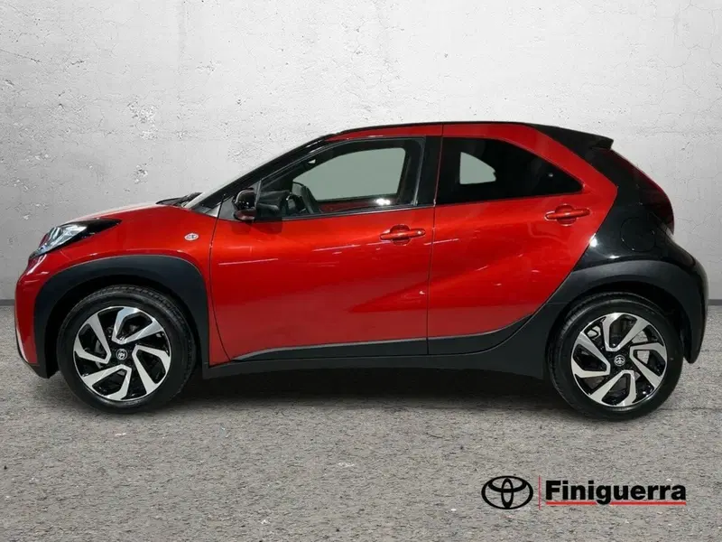 Toyota Aygo X usata a Lecco (7)