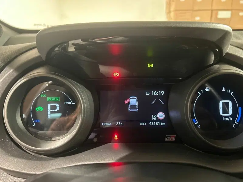 Toyota Yaris GR Sport usata a Lecco (9)