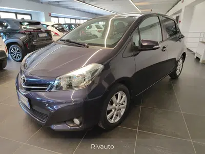 Toyota Yaris 1.3 5 porte Lounge del 2012 usata a Cantu'
