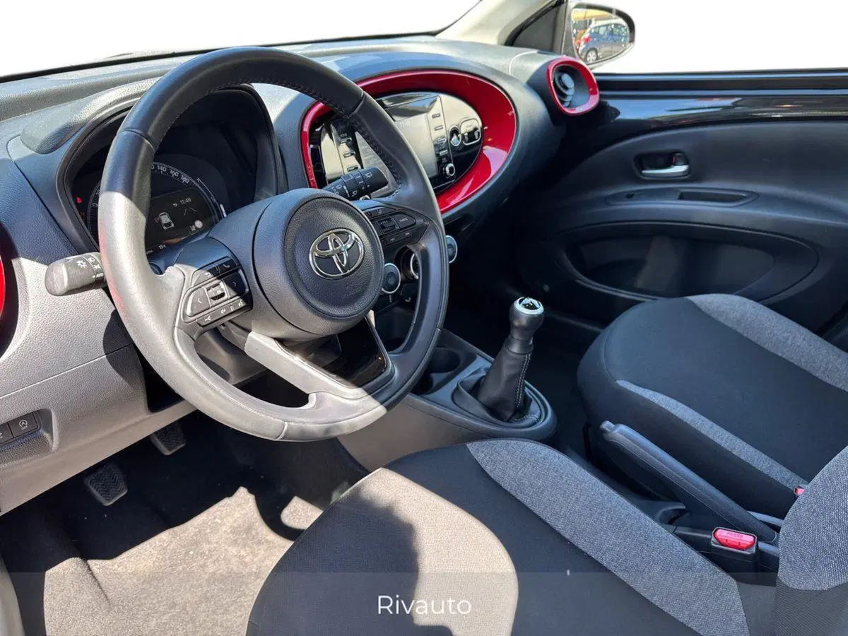Toyota Aygo X usata a Como (7)