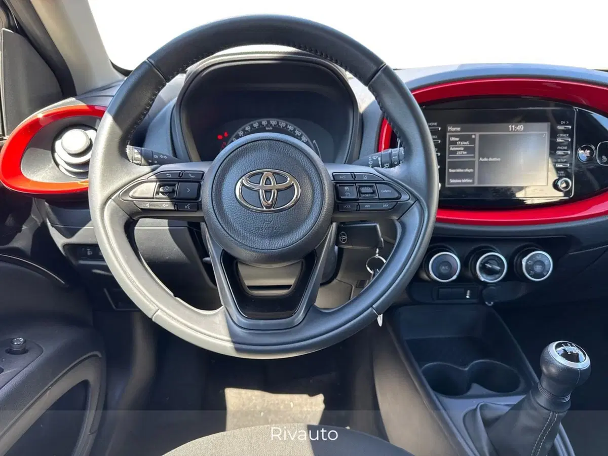 Toyota Aygo X usata a Como (8)