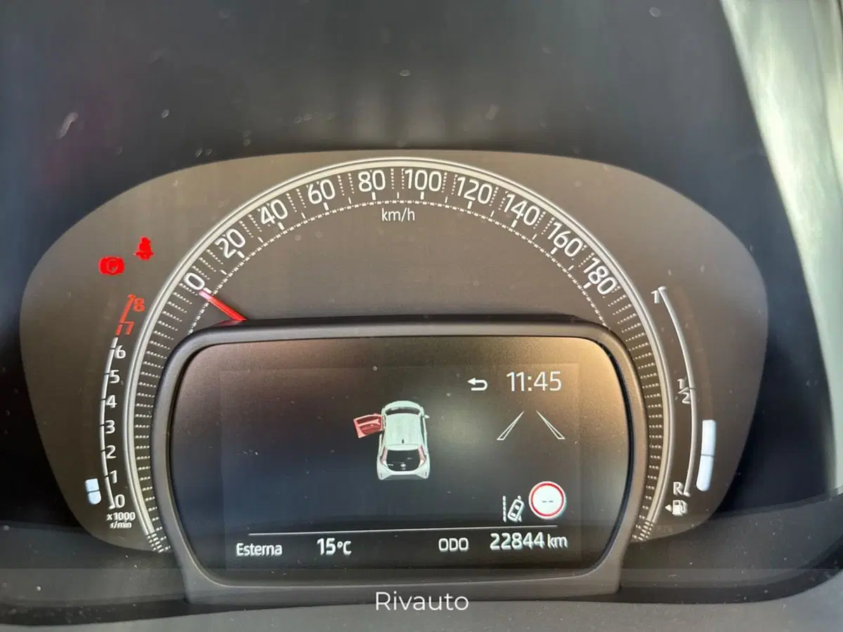 Toyota Aygo X usata a Como (9)