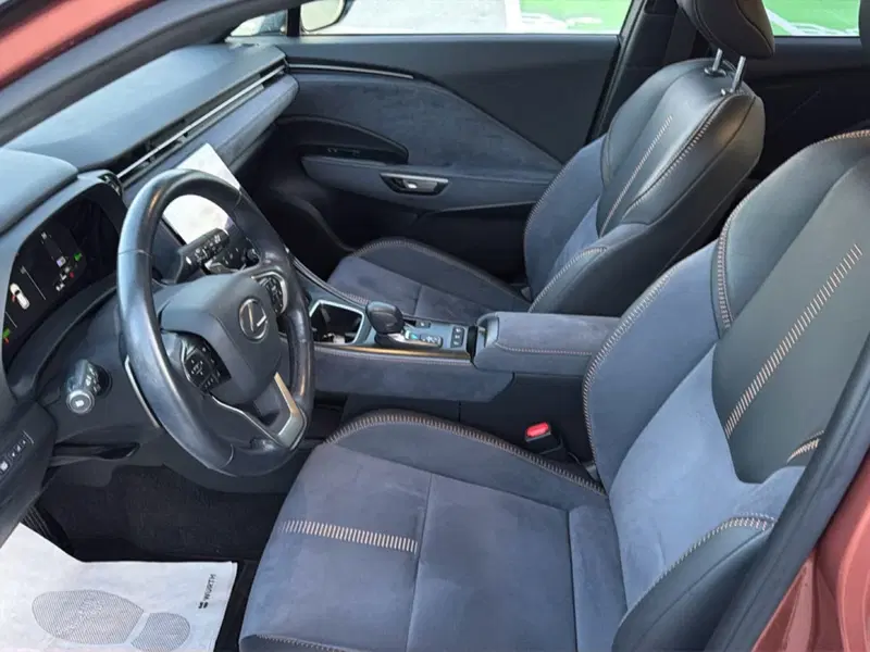 Lexus LBX usata a Catania (7)