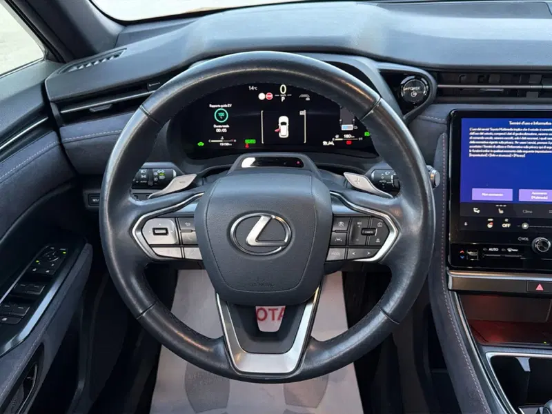 Lexus LBX usata a Catania (9)