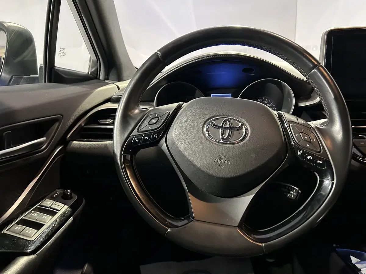 Toyota Toyota C-HR usata a Milano (10)