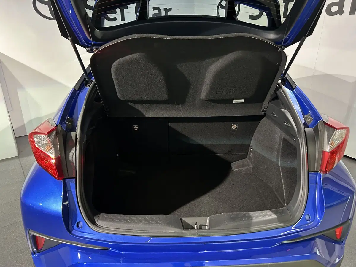 Toyota Toyota C-HR usata a Milano (12)
