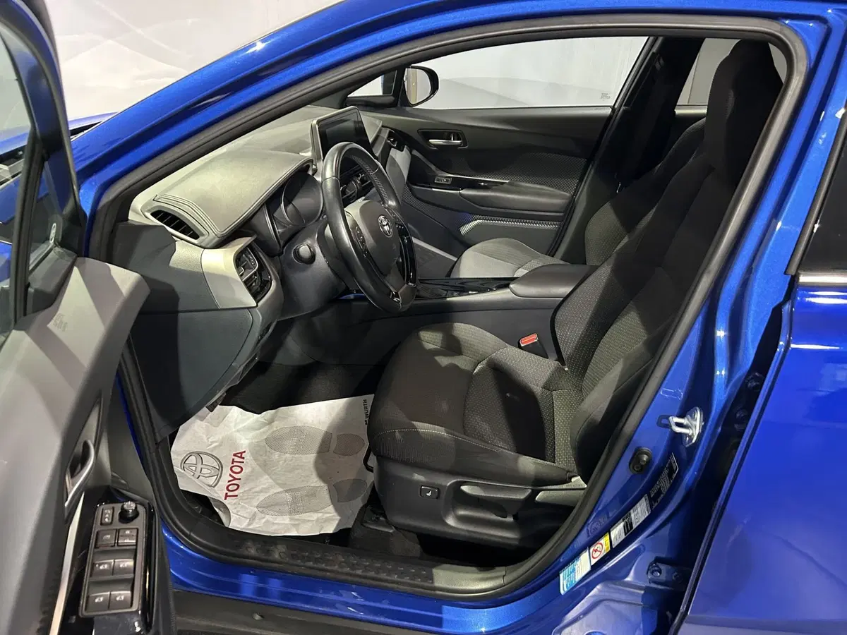 Toyota Toyota C-HR usata a Milano (13)