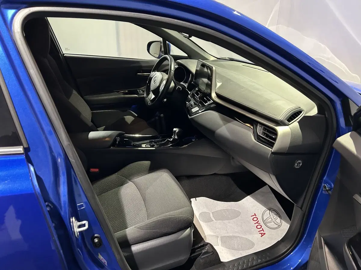 Toyota Toyota C-HR usata a Milano (6)