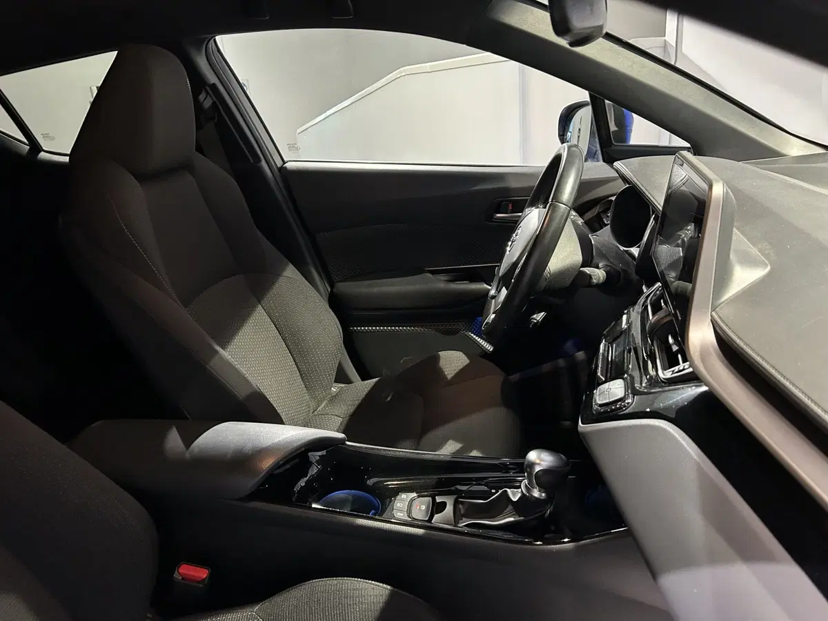 Toyota Toyota C-HR usata a Milano (7)