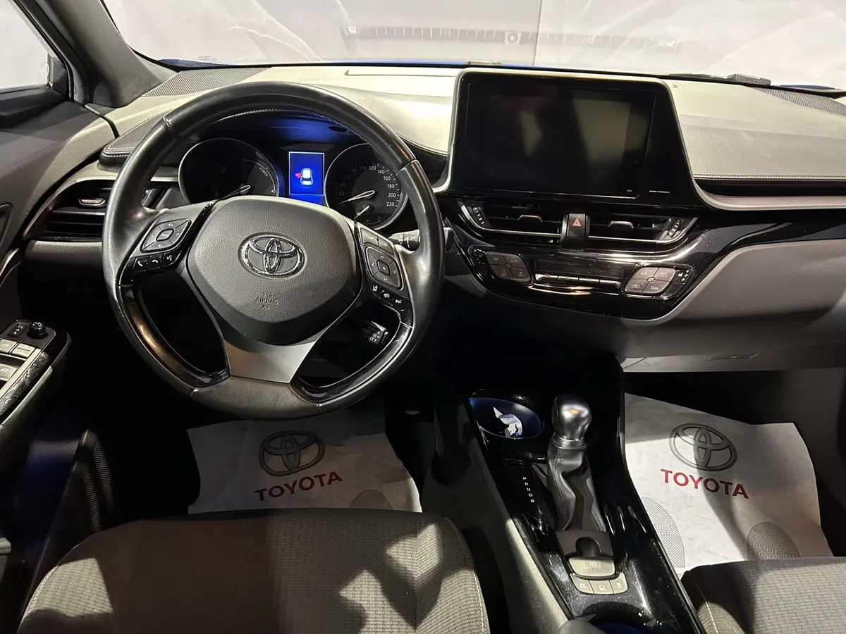 Toyota Toyota C-HR usata a Milano (9)