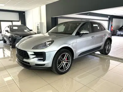Porsche Macan 2.0 del 2018 usata a Ferrara