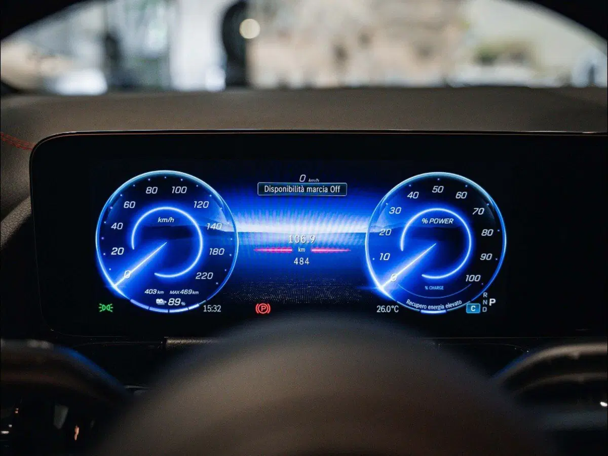 Mercedes-Benz EQA nuova a Ancona (14)